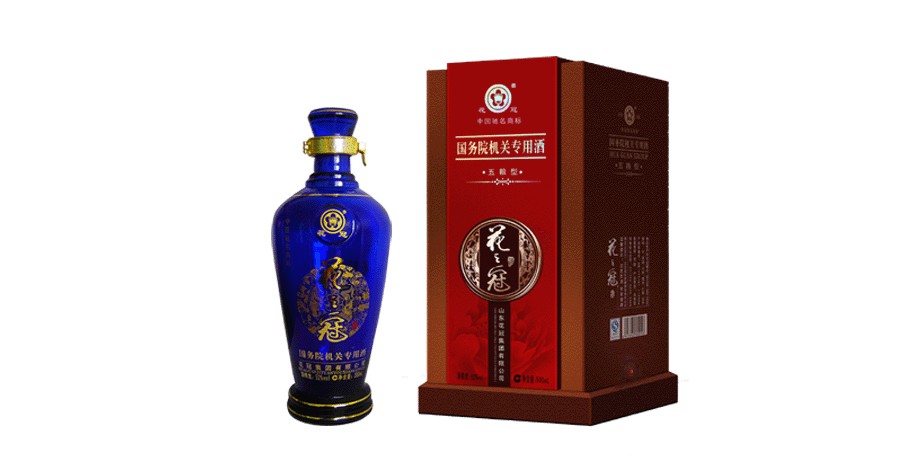 花冠集团酿酒有限公司位于,地处鲁、苏、豫、皖四省交界处,东依机场、京福高速,西邻京九铁路、日南高速,新石铁路、327国道横贯全境,日东高速和济广高速在交汇。交通畅达,酒业兴旺,市场繁荣。 古为大野泽,是中华文明的发祥地之一。这里土地肥沃,四季分明,水丰富,多涌泉,清澈甘甜。据史书记载,上皇伏羲氏,生于大野泽,喜酵酿。是中华先民优先位载入史册的男性始祖。因此有,五千年文明史饱含着酒文化之说。 酿酒业,无论是在商周秦汉隋唐宋;还是元明清、近现代,皆昌盛,延续至今。特别是在1999年3月,原花冠酒厂改制为花