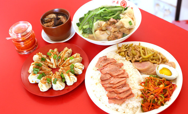 加之在沙县小吃店里,有多种菜品搭配,无论是蒸饺,拌面,馄饨,炖罐,还是