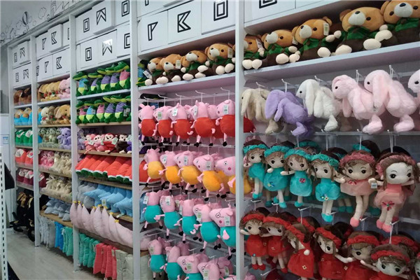 十元精品店备受年轻消费群体的关注 十元精品店备受年轻消费群体的关注