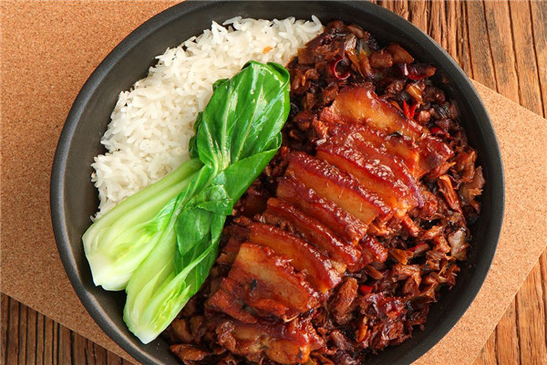杨阿明煲仔饭,经秘制配方制作而成 杨阿明煲仔饭,经秘制配方制作而成