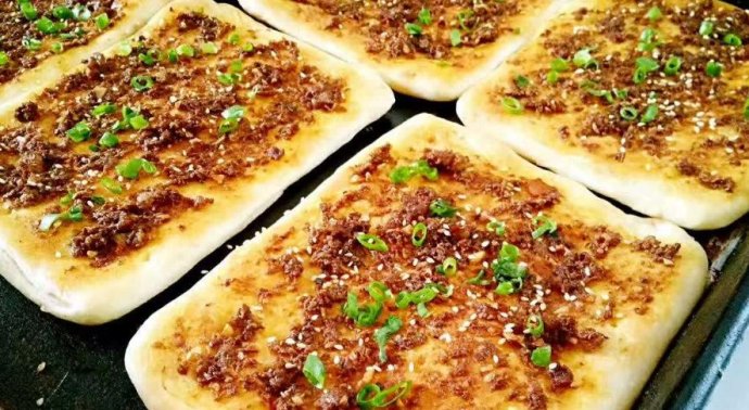 掉渣烧饼,又被称为土家掉渣饼,是汶上的名小吃,其历史可以追溯到春秋
