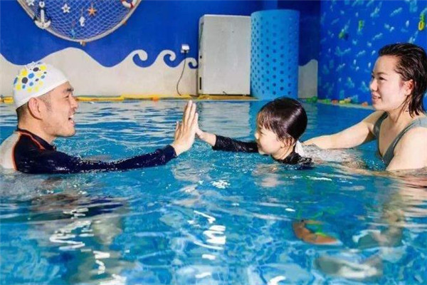 寶寶游泳加盟