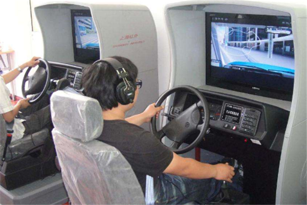 汽車模擬駕駛