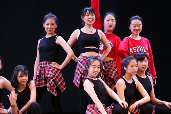 舞蹈學(xué)校培訓(xùn)加盟